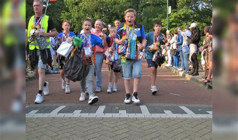 In Beeld Bijna 5600 Wandelaars Maken Van De Veenendaalse