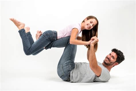 Retrato De Padre E Hija En El Día Del Padre Foto Gratis