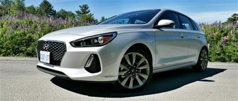 2018 Hyundai Elantra Gt First Drive 5 Things You Need To Know Slashgear