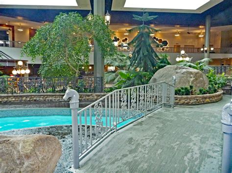 Saskatoon Inn: Tropical Oasis in Canada's Prairies