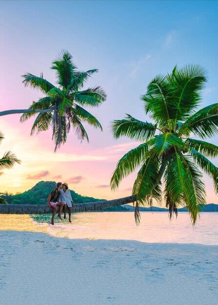 Praslin Seychellen Tropische Insel Mit Withe Str Nden Und Palmen Paar