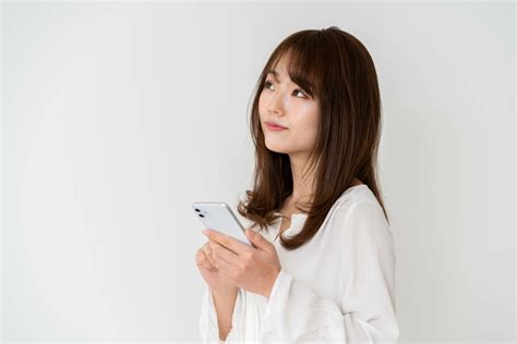 気になる人からlineが来なくて寂しいときの紛らわし方や対処法を紹介！｜見てない時に見てくる男性の心理