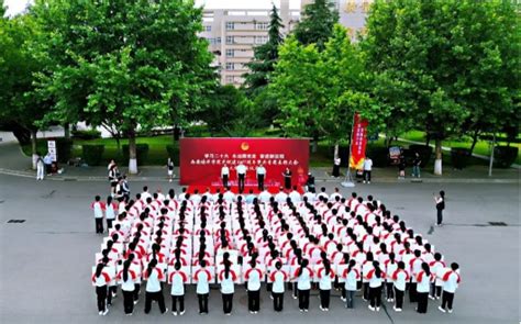 礼赞青春致敬校庆西安培华学院举行庆祝建校95周年共青团表彰大会暨火炬传递仪式凤凰网陕西凤凰网