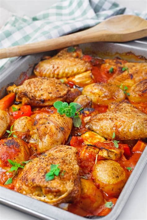 Ofen-Hähnchen mit Gemüse und Kartoffeln - Gesundes Fitness Rezept