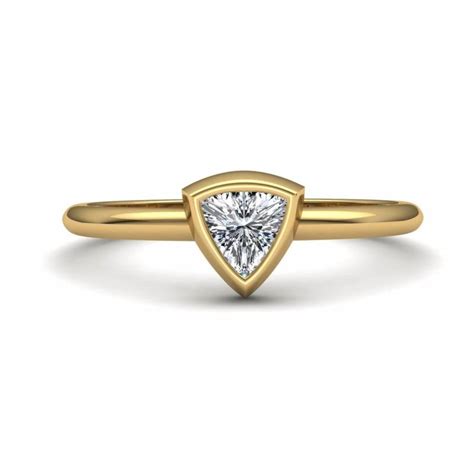 18k Gold Trillion Cut Diamond Ring| Pepe Dry | Madrid