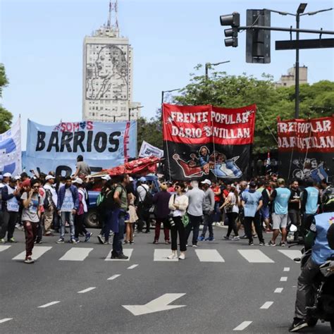 Organizaciones Sociales Se Movilizan Por Recortes A Comedores En Caba