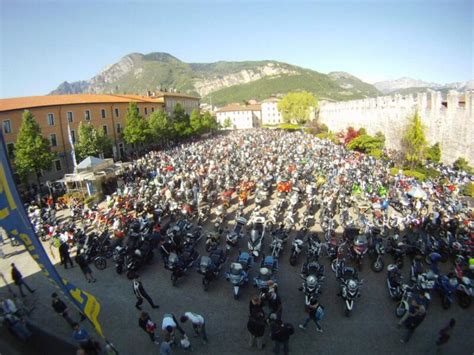 Trento Il Covid Non Ferma La Benedizione Delle Moto Gas Aperto Su