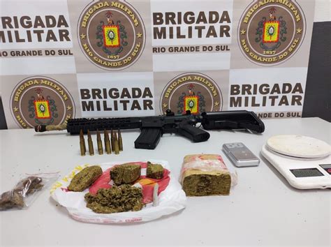 Integrante De Facção Criminosa é Preso Com Réplica De Fuzil Em Caxias