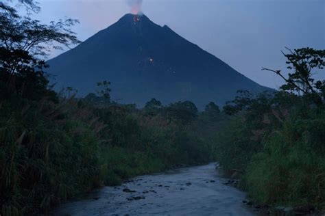 17 Arenal Eruption Night Images, Stock Photos, 3D objects, & Vectors ...