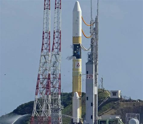 Japan suspends launch of rocket carrying moon lander because of winds ...