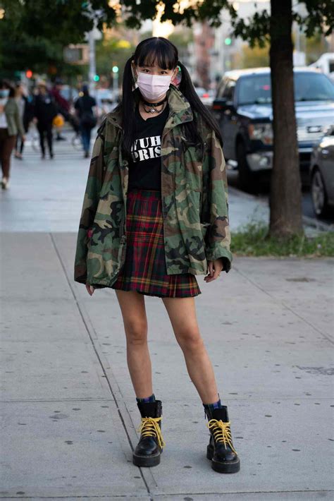 9 Grunge Outfits to Wear for 2021