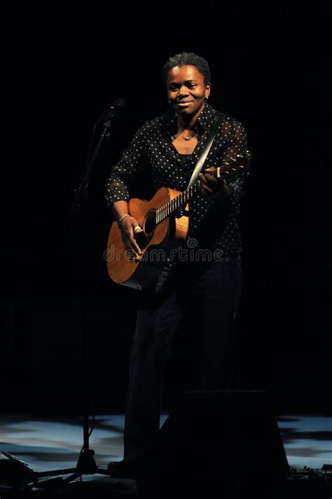 Concierto En Vivo De Tracy Chapman En El Teatro Arcimboldi Imagen