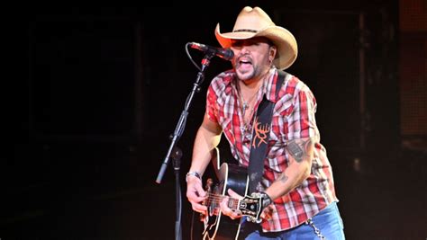 Jason Aldean Shares Behind The Scenes Tour Rehearsal Video With Son