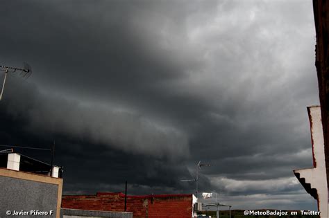 Tarde De Chubascos Y Tormentas En Extremadura Meteobadajoz Blogs Hoyes