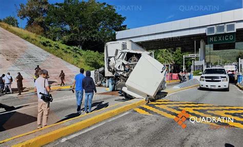 Tráiler sin frenos impacta caseta de la Autopista en Chilpancingo Al