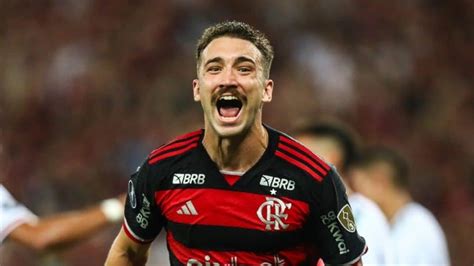 L O Ortiz Brinca Nova Fun O No Flamengo E Pode Resolver Problema