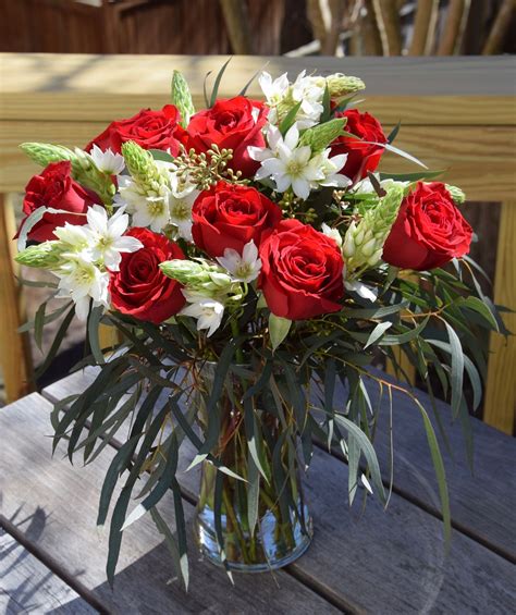 Red Roses Flower Arrangement By Fleurelity Fresh Flowers Arrangements