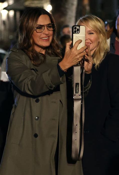 Mariska Hargitay And Kelli Giddish On Set Last Night Svu