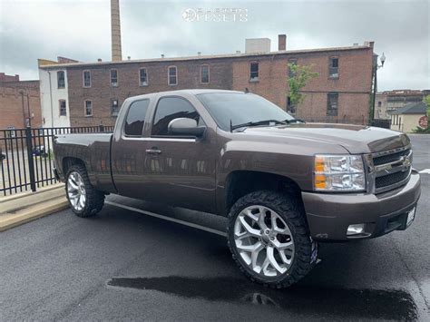 2007 Chevrolet Silverado 1500 With 24x10 31 Strada Replicas Gm Snowflake Replica And 35125r24