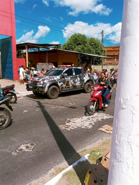 Jovem é Morto A Tiros No Local De Trabalho Por Dupla Em Moto Em