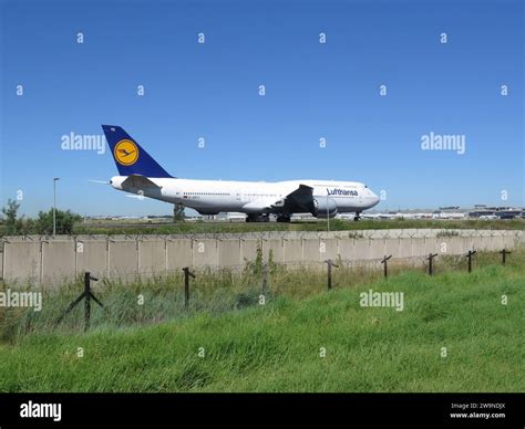 Lufthansa Boeing 747 Stock Photo - Alamy