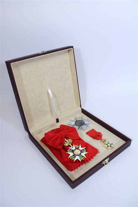 Antikcostume Coffret Souvenir L Gion D Honneur