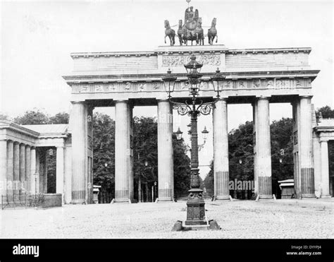 Brandenburg Gate 1945 High Resolution Stock Photography and Images - Alamy