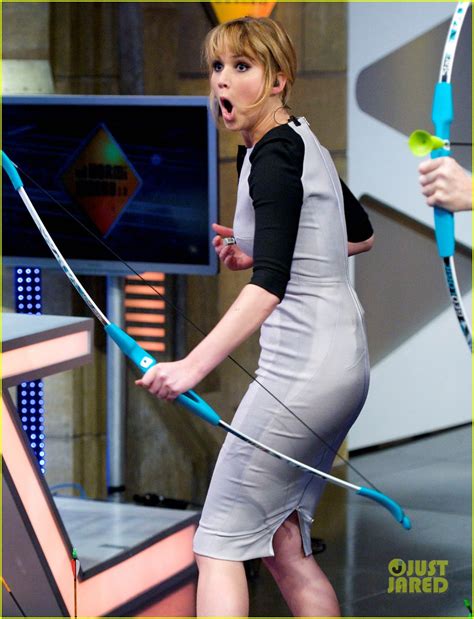 Jennifer Lawrence El Hormiguero Bow And Arrow Photo 2650974 Jennifer Lawrence Pictures