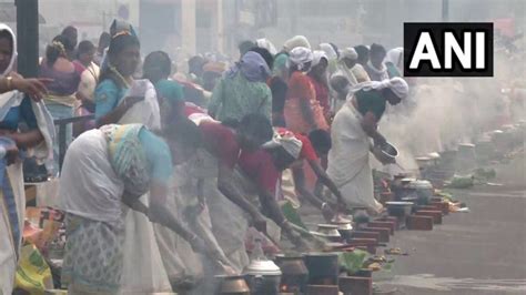 Attukal Pongala 2023: Women in Kerala Cook Dishes To Offer 'Pongala' at Attukal Bhagavathy ...