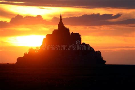 Silhouette Mozzafiato Dell Abbazia Di Mont Saint Michel In Francia Al