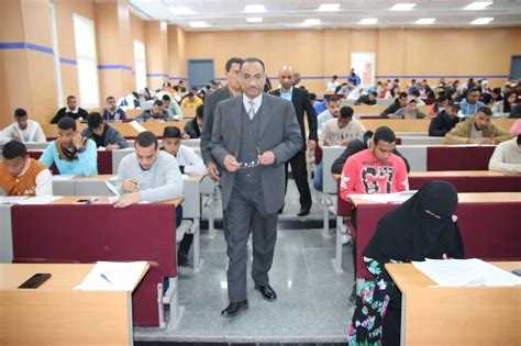 رئيس جامعة طيبة التكنولوجية يتفقد انطلاق امتحانات الفصل الدراسي الأول