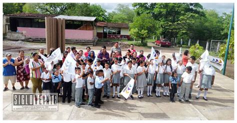 La Escuela Primaria Emiliano Zapata De Los Cuachalalates Recibe