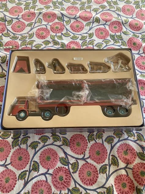 Corgi Classics Chipperfields Circus Box Set Complete With