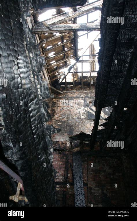 building destroyed by fire Stock Photo - Alamy