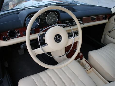 Mercedes W115 Interior