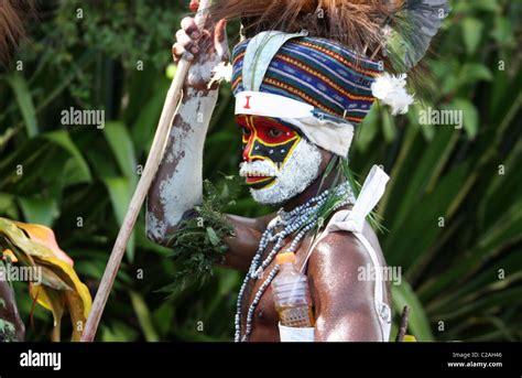 Tribesman of Papua New Guinea Stock Photo - Alamy