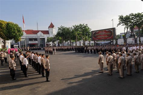 158 Personel Polrestabes Surabaya Naik Pangkat 90 Masuk Masa Purna Tugas