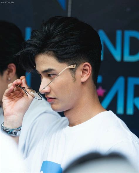 Pin Di Tay Tawan Aktor Pacar Pria Badut