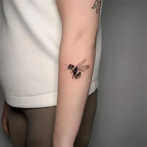 70 Cute and Small Bumble Bee Tattoo Ideas in 2023