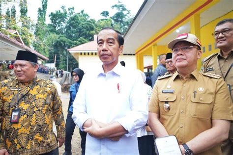 Blusukan Ke Sekolah Presiden Pacu Semangat Belajar Siswa Kolom Desa