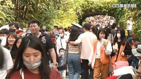 連假好天氣！ 人潮塞爆樂園 遊客：排到崩潰 華視新聞 Line Today