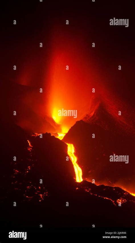 Photography of Cumbre Vieja eruption volcano Stock Photo - Alamy