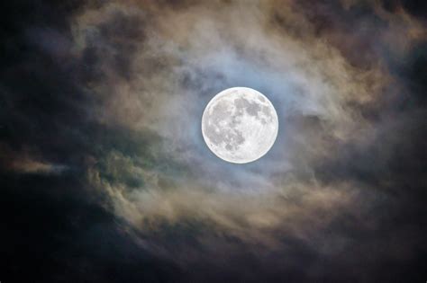 Une Super Lune bleue, deuxième pleine lune du mois, va illuminer le ciel ce jeudi - Sortiraparis.com