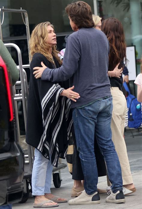 Jennifer Aniston Goes Makeup-Free As She Hugs Jason Bateman At Airport ...