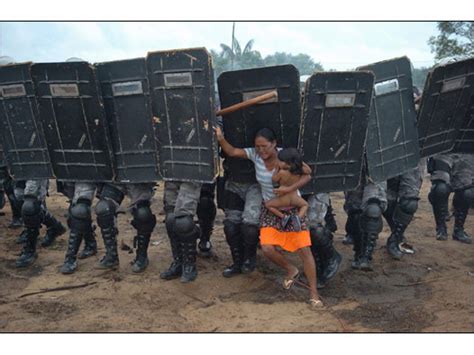 Bbc Brasil Not Cias Foto De Disputa De Terras Na Amaz Nia Recebe