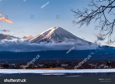 Close Mount Fuji Lake Kawaguchi Side Stock Photo 1251093145 | Shutterstock