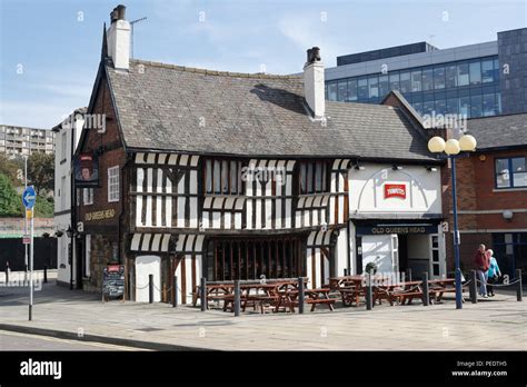 The Old Queens Head Public House Hi Res Stock Photography And Images