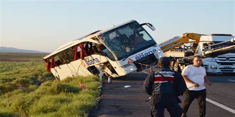 Aksaray da yolcu otobüsü şarampole devrildi 22 yaralı