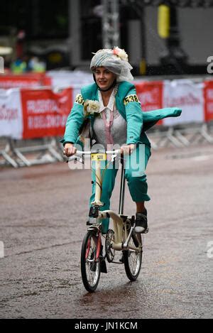 Welt Naked Bike Ride in London Hyde Park mit Beginn Atmosphäre wo