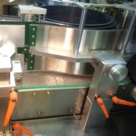 Linear Hot Melt Glue Adhesive OPP Labeling Machine Of PET Bottle Bottling Line Canning Line